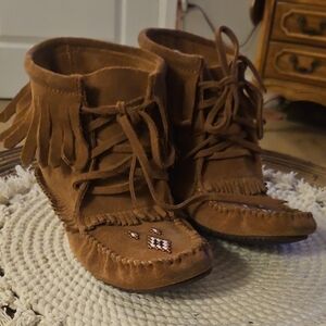 Women's Brown Suede Fringe Lace-Up Moccasins